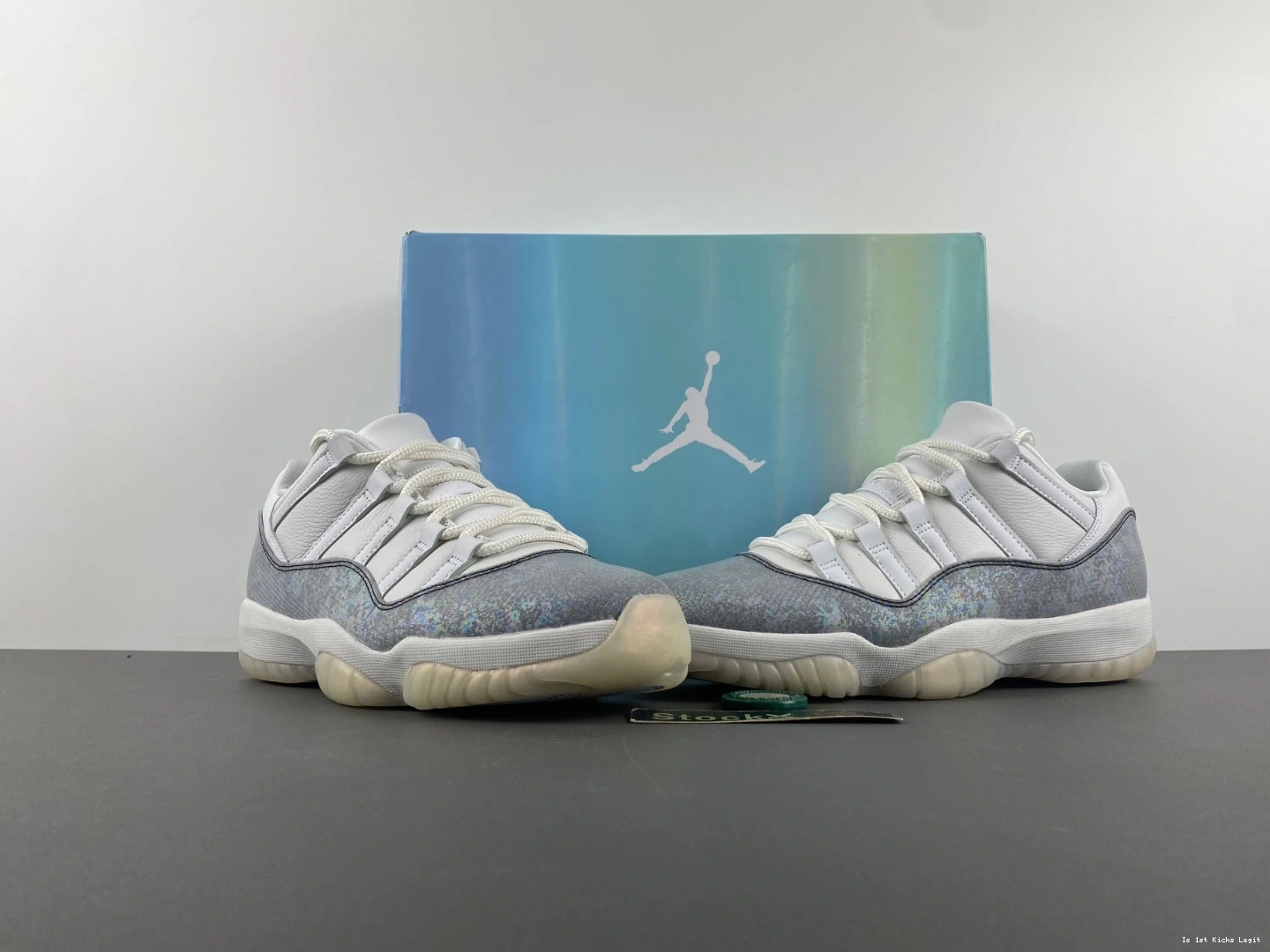 Year Low Snake Jordan CNY of the 11 HQ7000-001 Air 1110